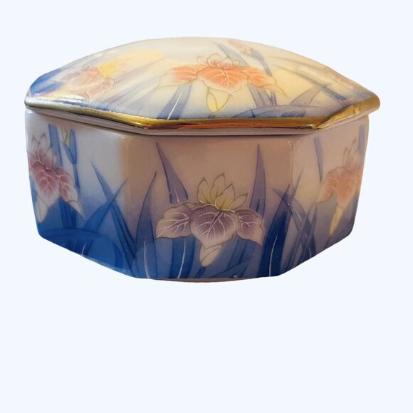 Vintage Japanese Kozan Gama Porcelain Lidded Dish/Box Floral And Gold Detailing - Picture 2 of 9